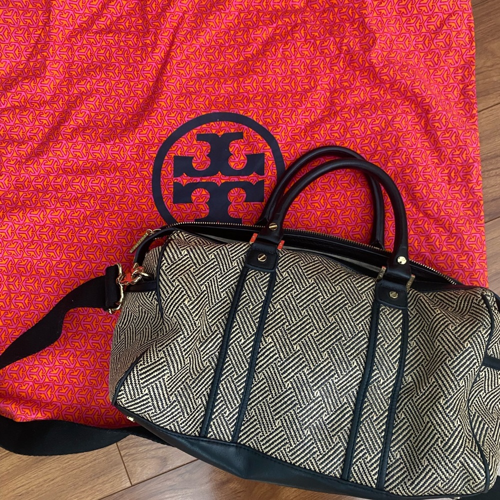 Tory Burch black and cream purse